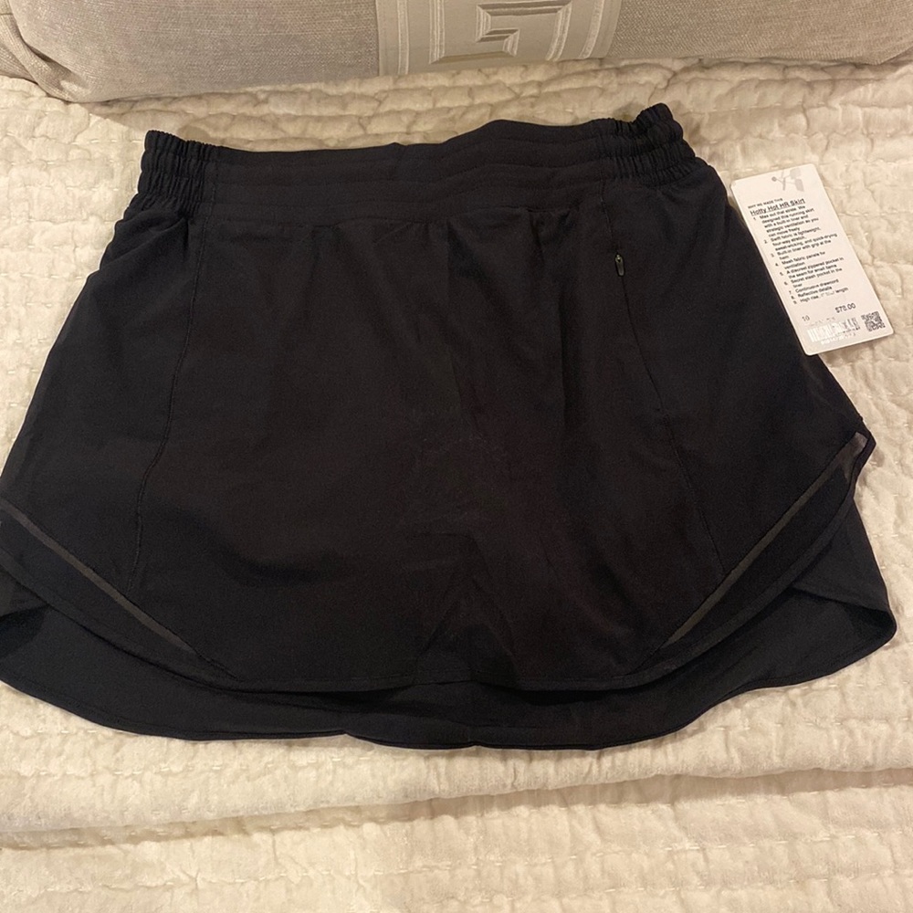 LULULEMON NWT hotty hot skort, black, size 10